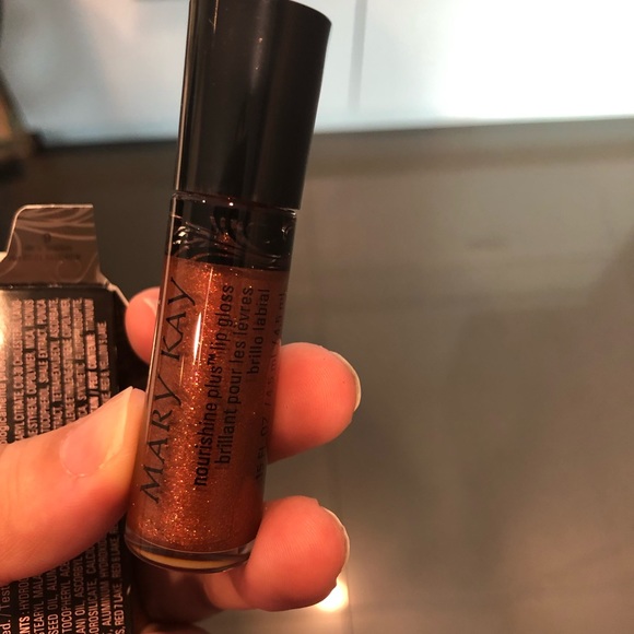 Lip Gross - Picture 2 of 2